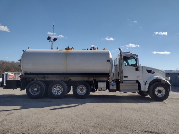 21-peterbilt-water-truck^title^-(qea-4053)-image-3