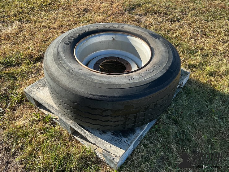 goodyear-385/65r22.5-tire-on-8-bolt-rim-image-3