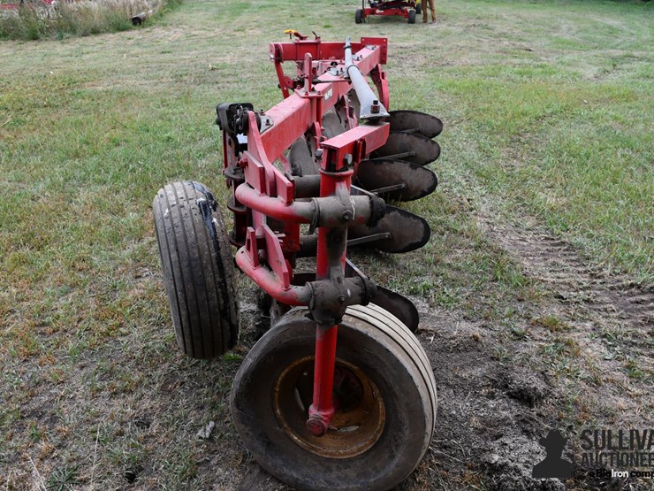 white-5-bottom-plow-image-6