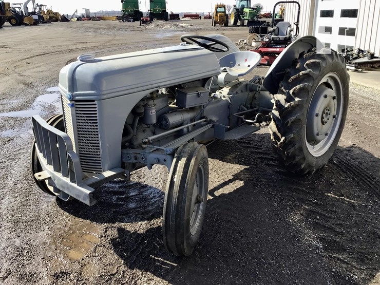 1940-ford-9n-image-4
