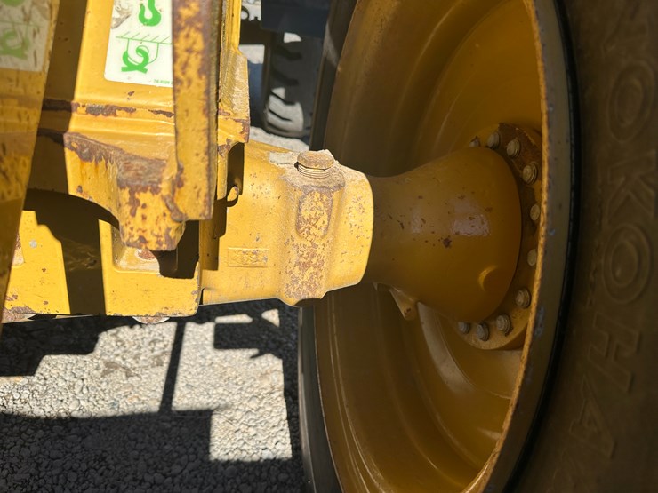 2016-caterpillar-926m-image-12