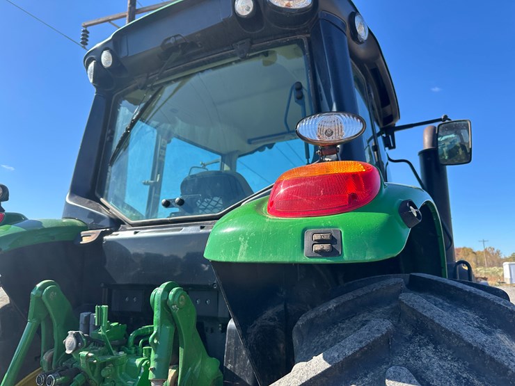 2013-john-deere-6140m-image-38