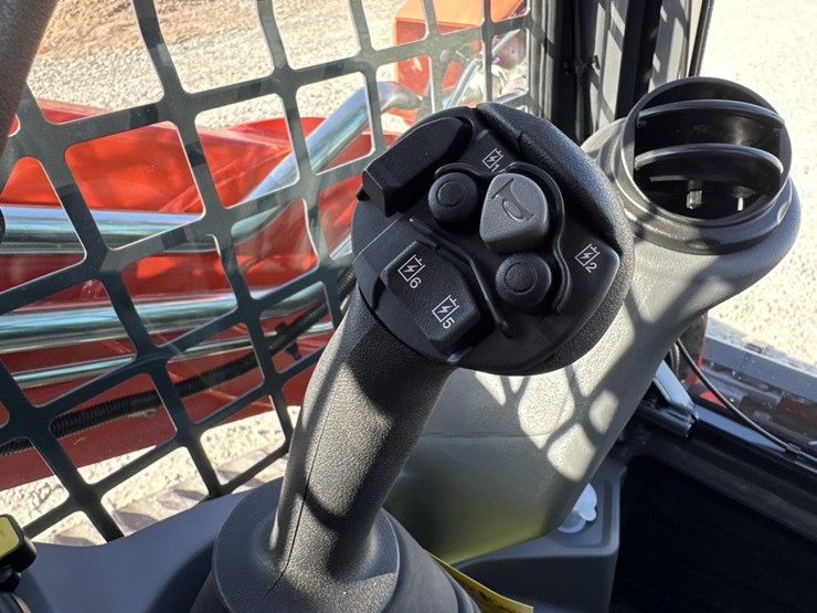 #5120-•-2025-kubota-svl-97-3-tracked-skid-steer-image-34