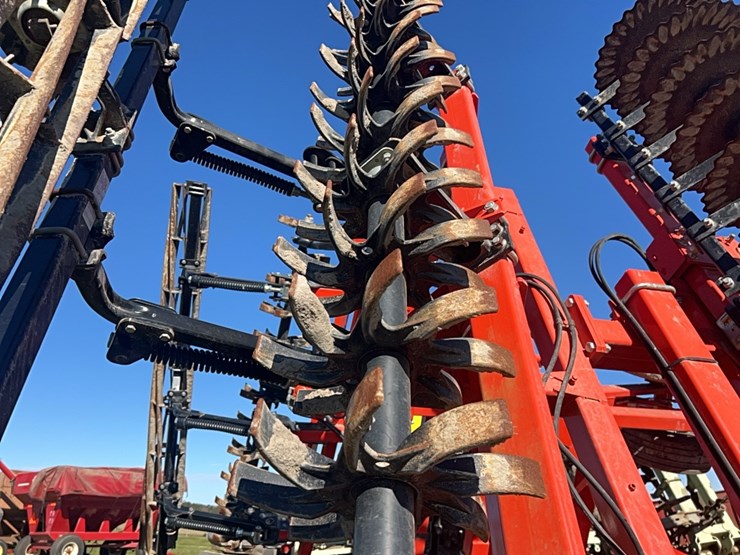 kuhn-excelerator-8005-vertical-tillage-image-21