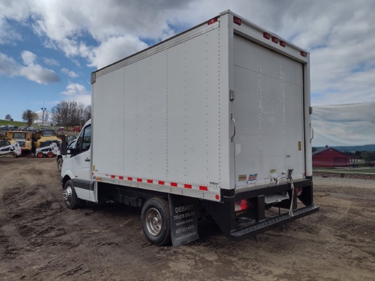 11-freightliner-truck^title^-(qea-4046)-image-23
