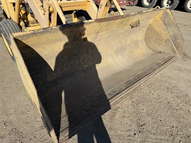 massey-ferguson-300a-image-11