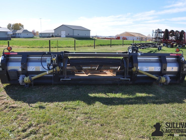 2016-drago-gt-8-30-8r30-corn-head-image-6