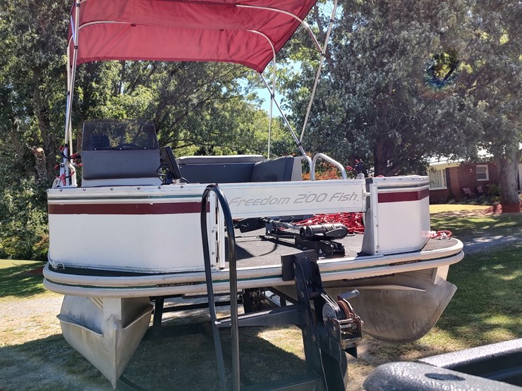 #1220-•-pontoon-boat-image-2