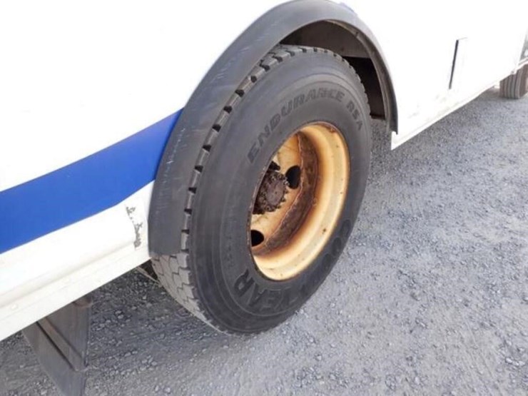 2013-freightliner-mt55-image-47