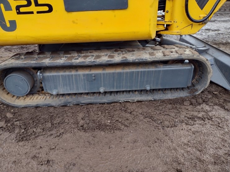 new-holland-ec25-image-35