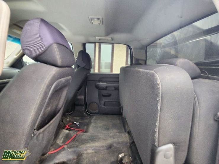 2013-chevrolet-silverado-3500hd-image-37