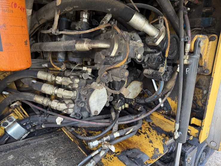 caterpillar-ap-1055f-image-38