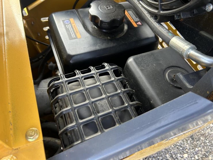 #2711-•-2025-infront-yf400-mini-tracked-skid-steer-image-11