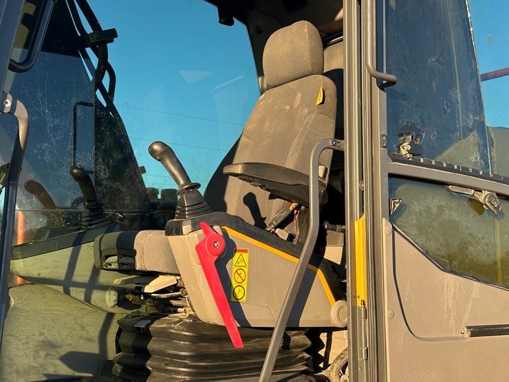 #32824-•-2022-volvo-ec160e-crawler-excavator-w/hydraulic-thumb-image-80