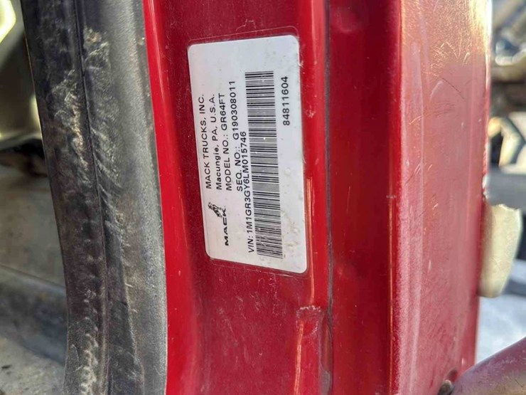 2020-mack-granite-image-1