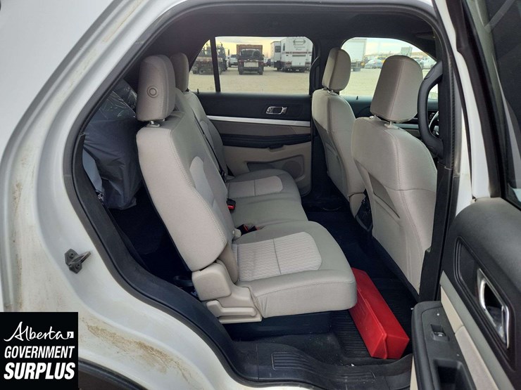 2018-ford-explorer-image-30