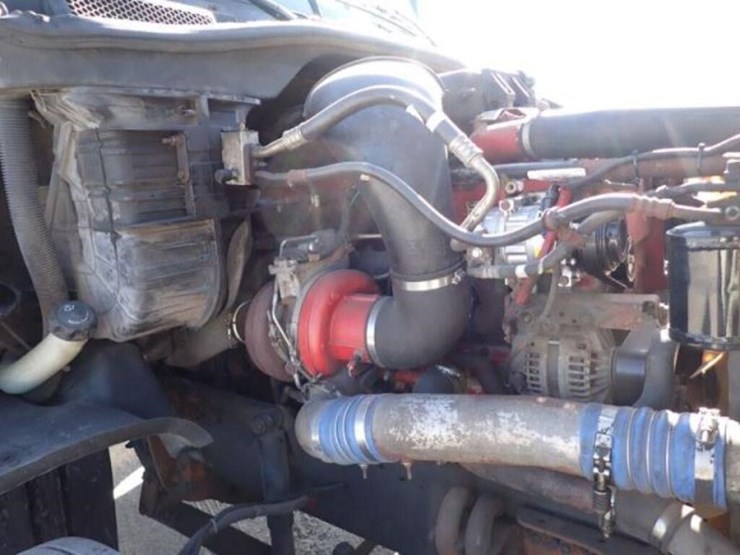 2010-freightliner-cascadia-t/a-hiway-tractor---day-image-32