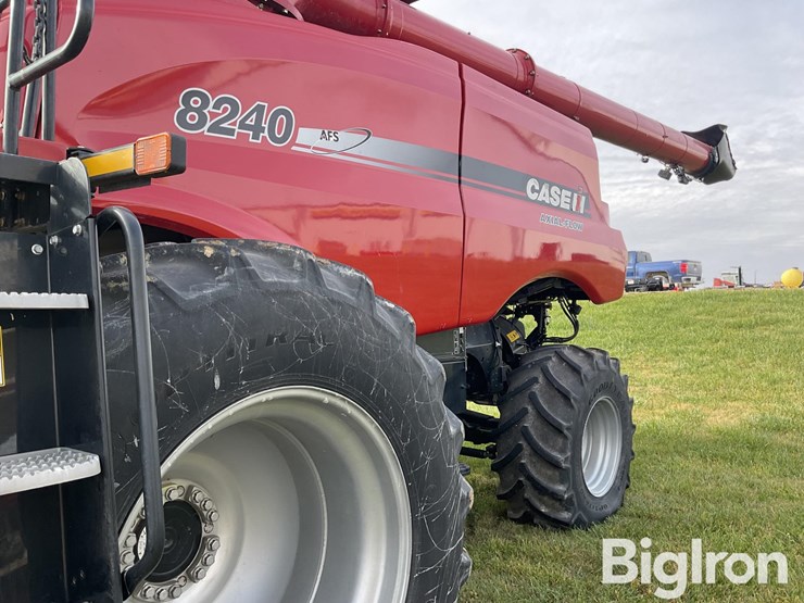2016-case-ih-8240-image-12