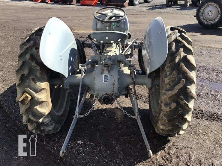 1940-ford-9n-image-6