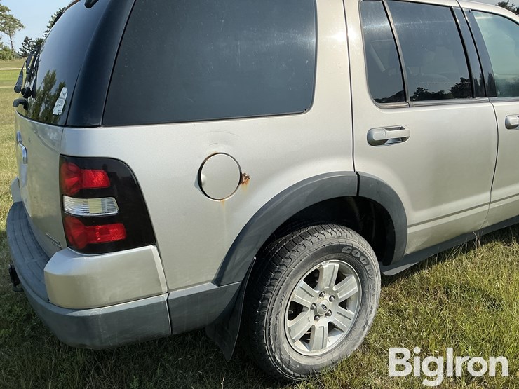 2007-ford-explorer-xlt-image-19