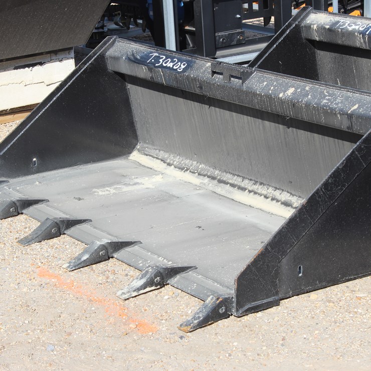 #30208 • 68IN LOW PROFILE GP BUCKET WITH TEETH