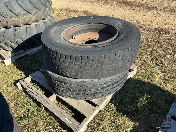 michelin-315/80r22.5-tires-on-8-bolt-rims-image-1