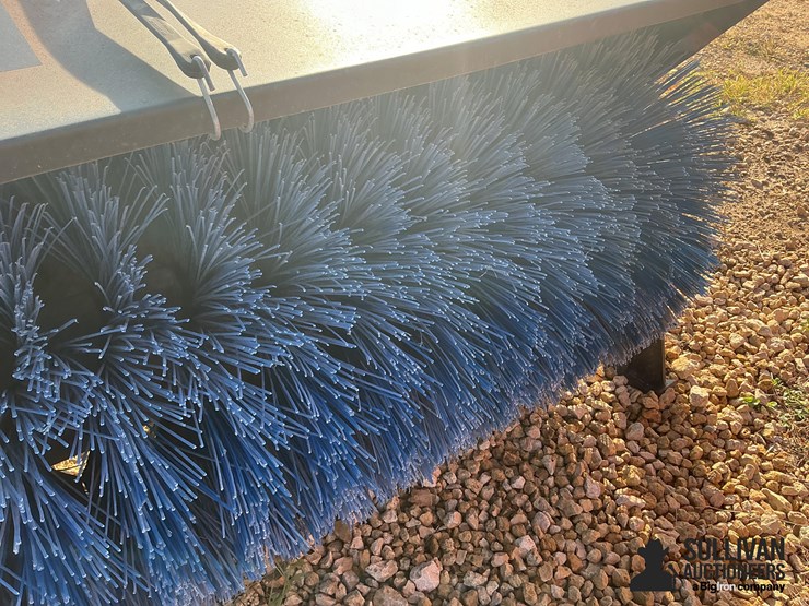 erskine-ab840hdx-84”-power-broom-attachment-image-14