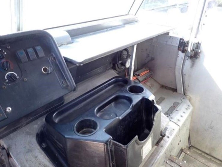 2013-freightliner-mt55-image-21