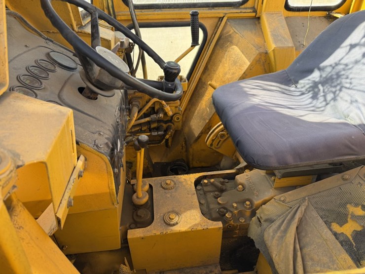 massey-ferguson-300a-image-36