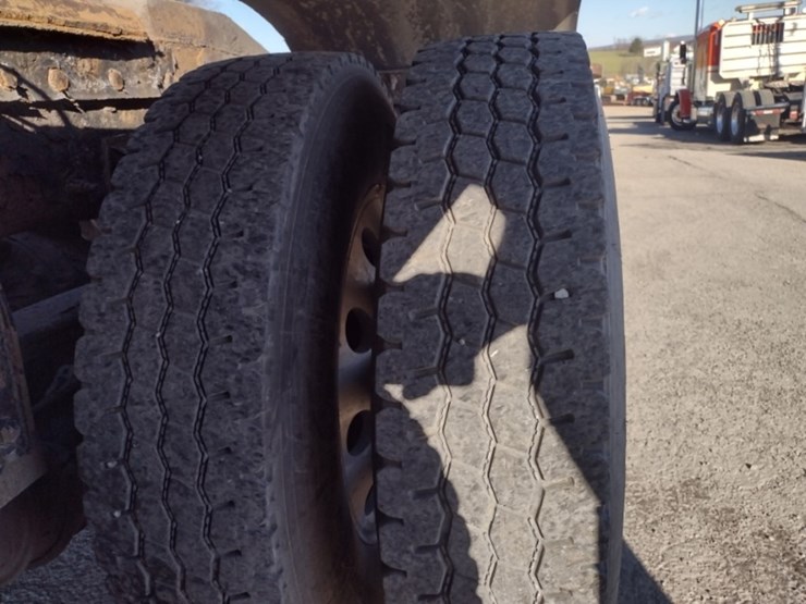 11-peterbilt-truck-tractor^title^-(qea-4044)-image-31