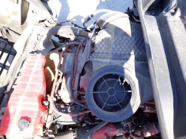 2010-freightliner-cascadia-t/a-hiway-tractor---day-image-26