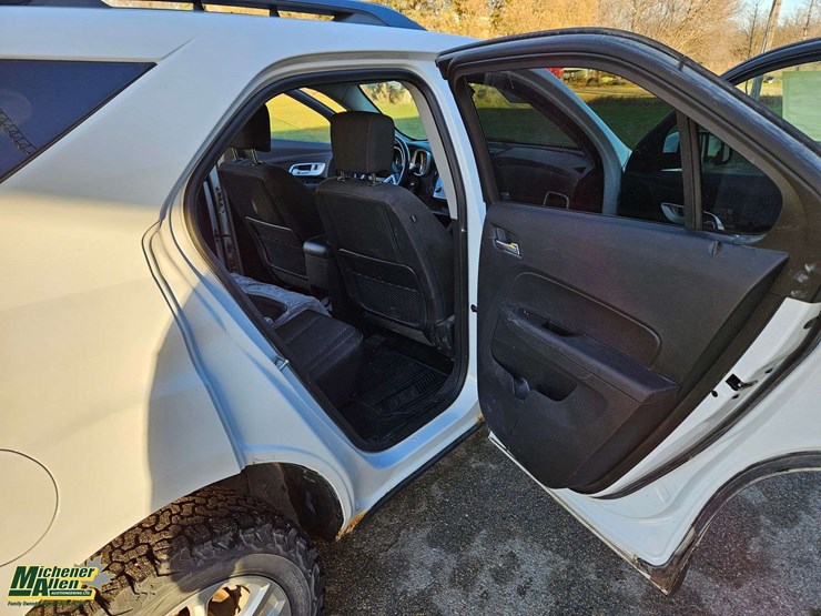 2016-chevrolet-equinox-lt-image-36