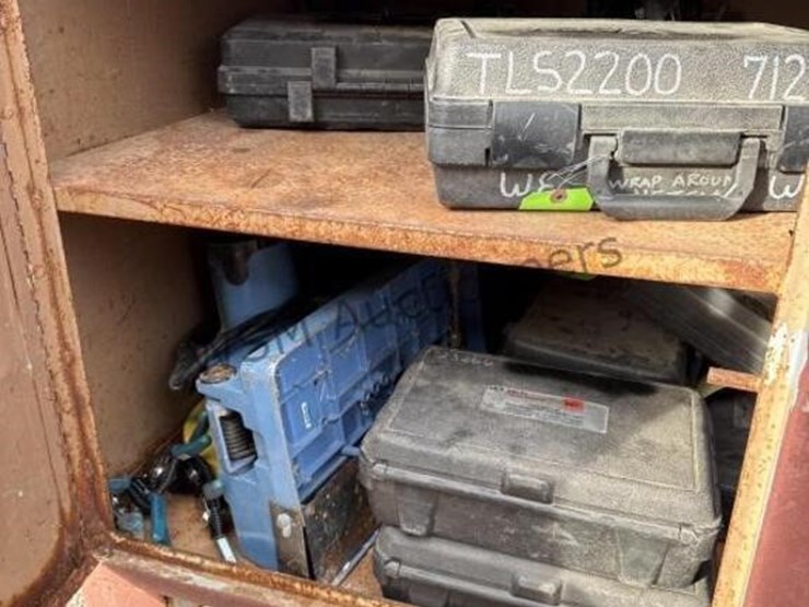 rolling-jobsite-tool-cabinet-with-assorted-tools-image-5