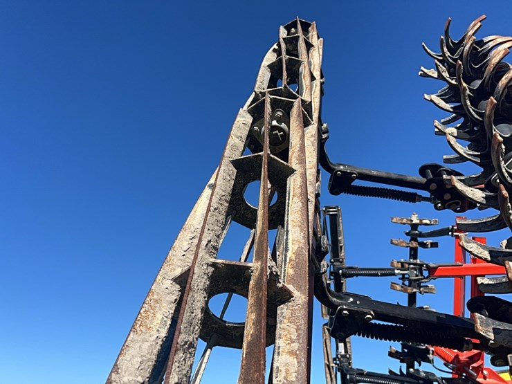 kuhn-excelerator-8005-vertical-tillage-image-22