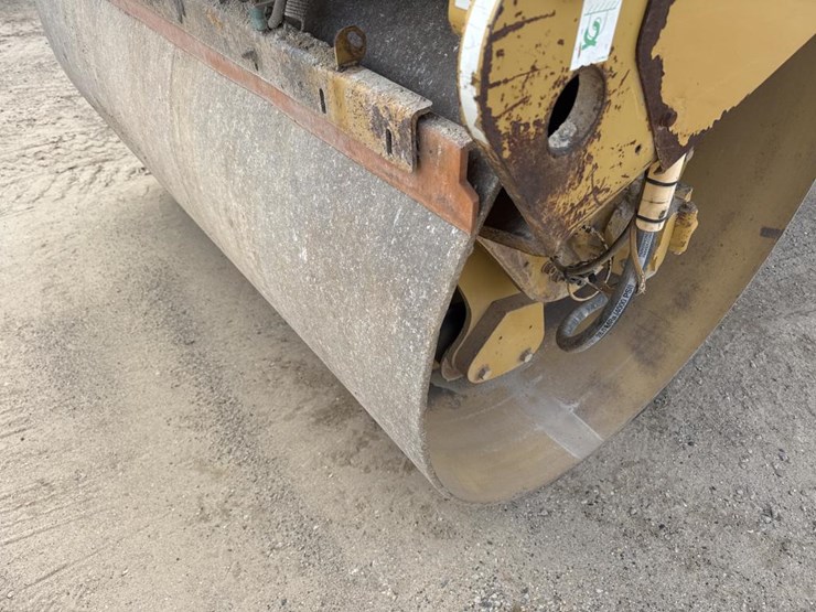 caterpillar-cb-534d-image-19