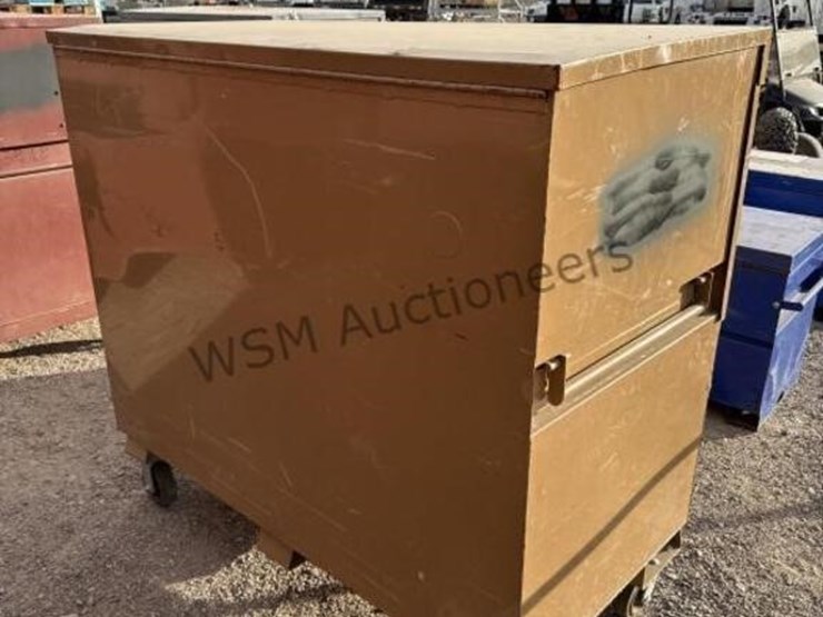 knaack-model-89-jobsite-toolbox-with-assorted-image-3