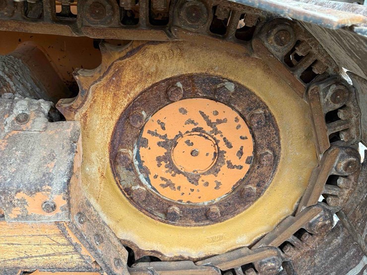 2016-case-650l-image-10