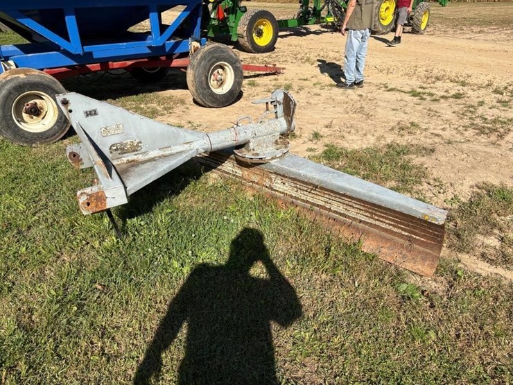 hiniker-sb2-9'-blade-image-3