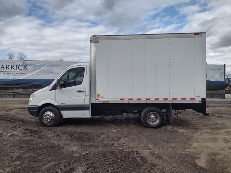 11-freightliner-truck^title^-(qea-4046)-image-1