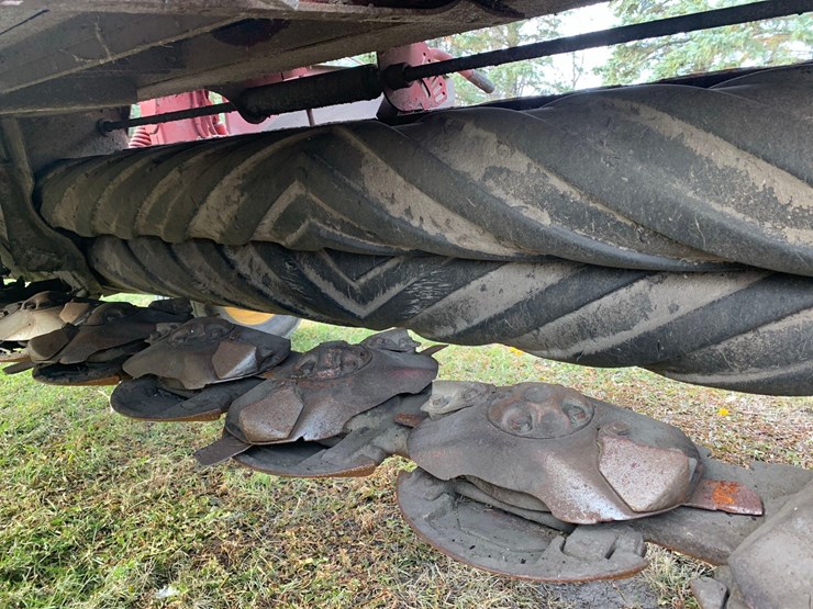 2011-new-holland-h7460-image-14