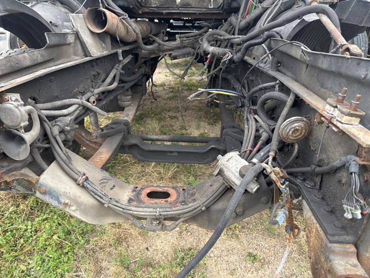 #3154-•-volvo-s60-parts-sleeper-truck-image-14