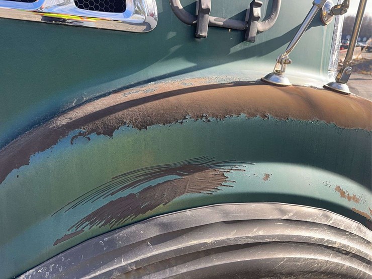 2009-sterling-l9500-image-13