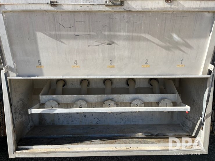 2016-freightliner-petroleum-truck-(jn3388,-unit-2374)-image-28