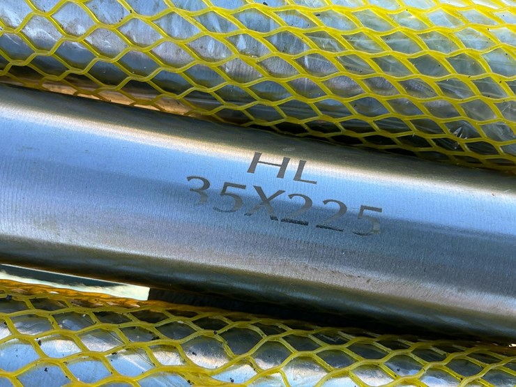 #5073-•-unused-2025-landhero-35mm-x-225mm-universal-bucket-pin-image-2