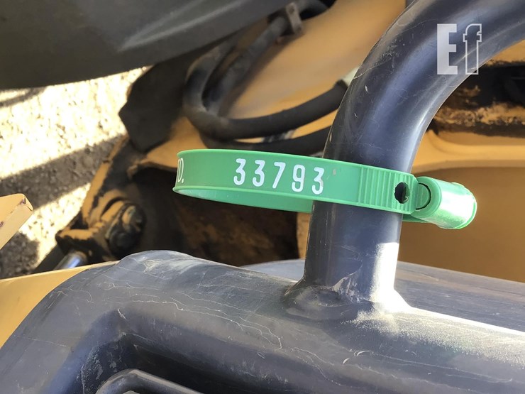 2005-deere-244j-image-16