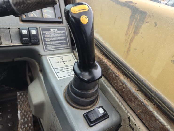 caterpillar-th83-image-48