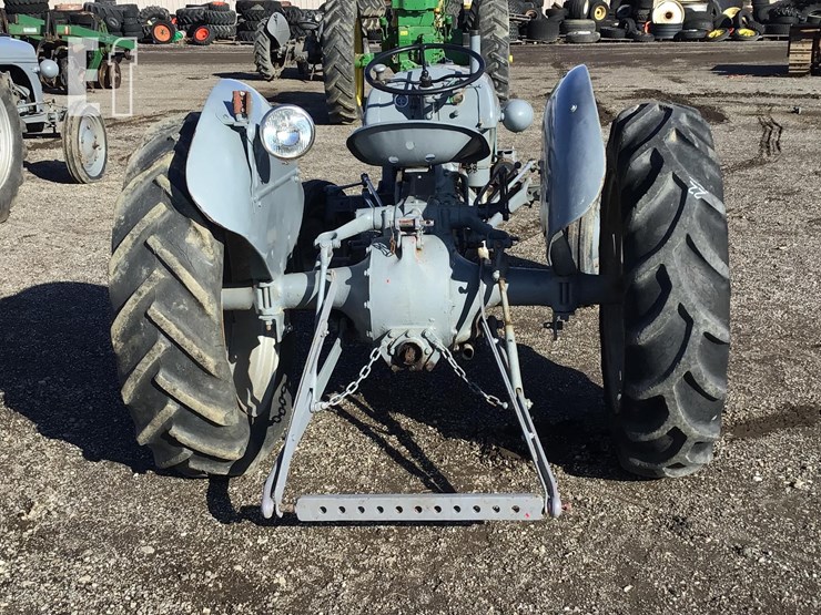 1940-ford-9n-image-8