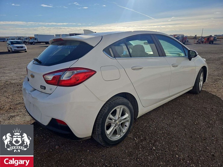 2018-chevrolet-cruze-lt-4dr-hatchback-image-4