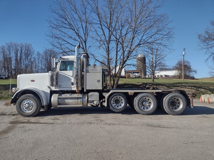 11-peterbilt-truck-tractor^title^-(qea-4044)-image-1
