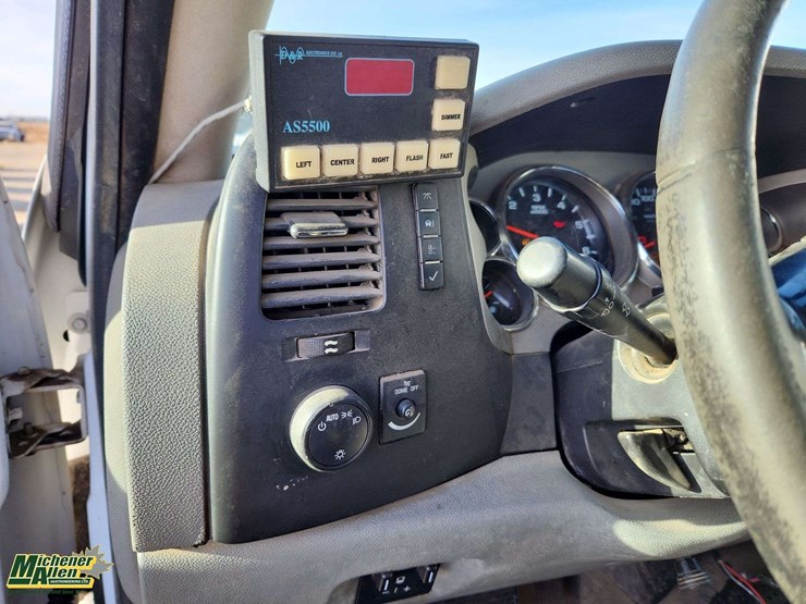 2013-chevrolet-silverado-3500hd-image-11